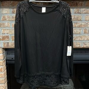 NWT Terra & Sky lace hem top